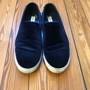 STEVE MADDEN velvet navy slip ons